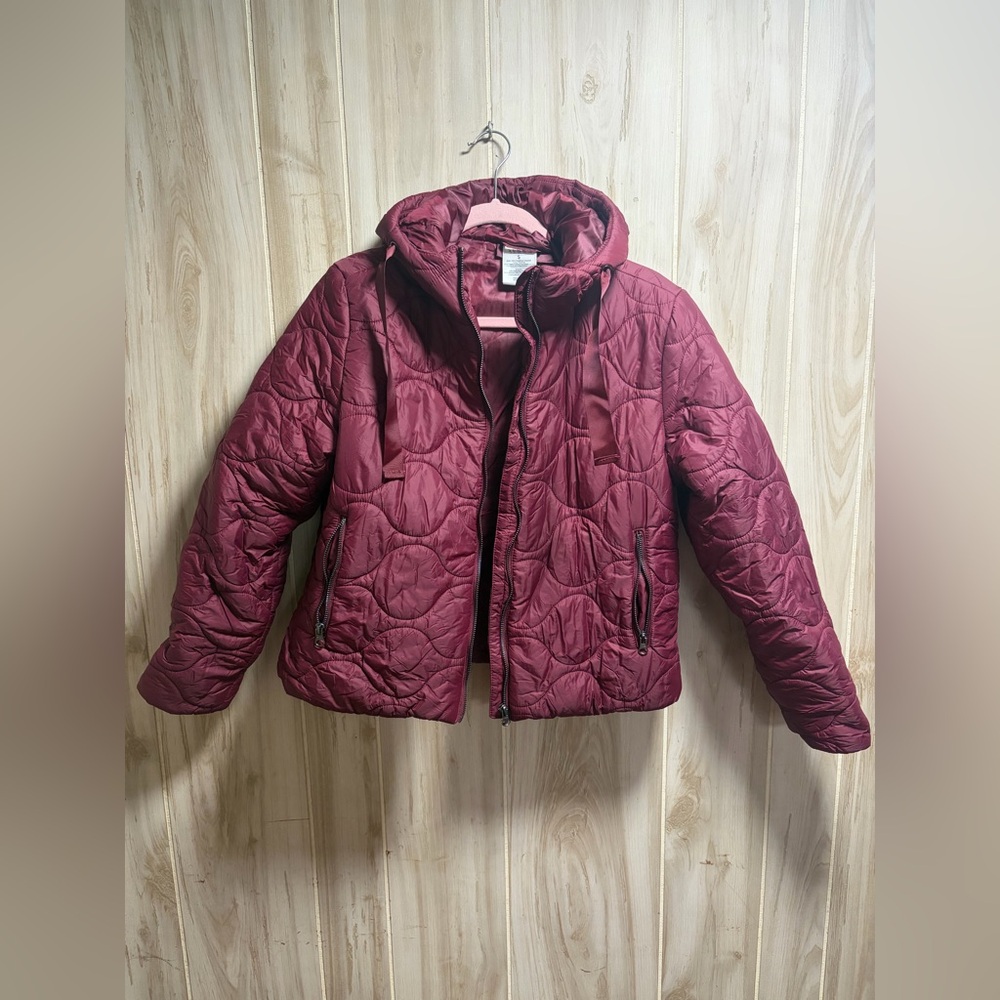 Serra Quilted Hooded Puffer Jacket in Burgundy